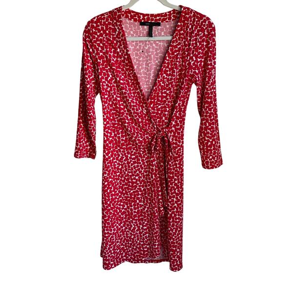 BCBGMaxAzria Faux Wrap Dress NWOT Abstract Red White V-Neck Stretch Sz S Career - Picture 1 of 8